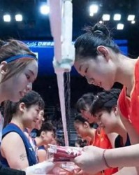 开云体育下载-中国女排冠军教头遭网暴，球迷呼吁3人回归，整体排球过时了吗